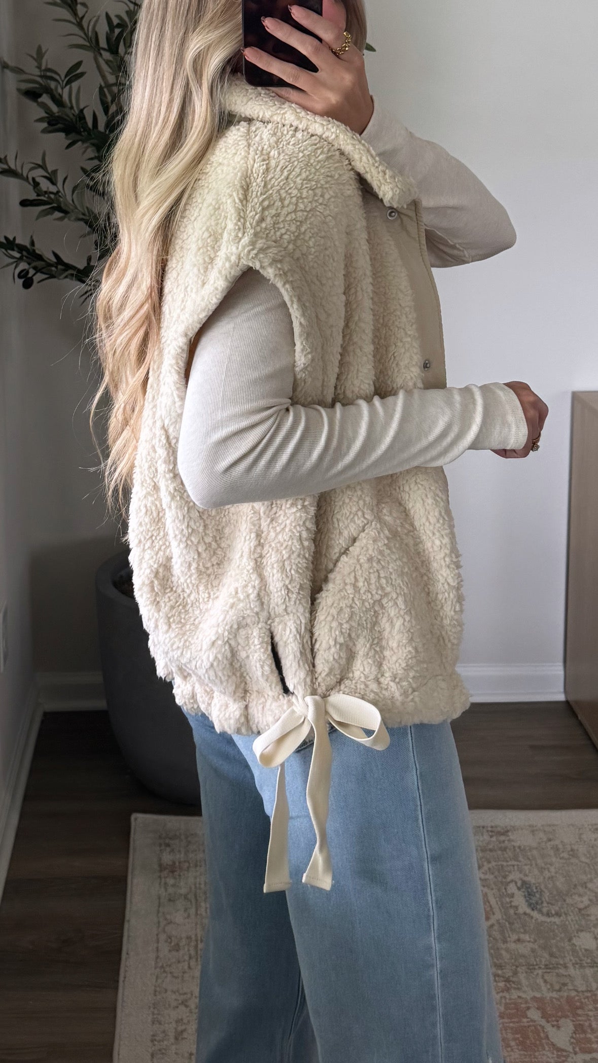 Side Tie Sherpa Vest / Sand Beige