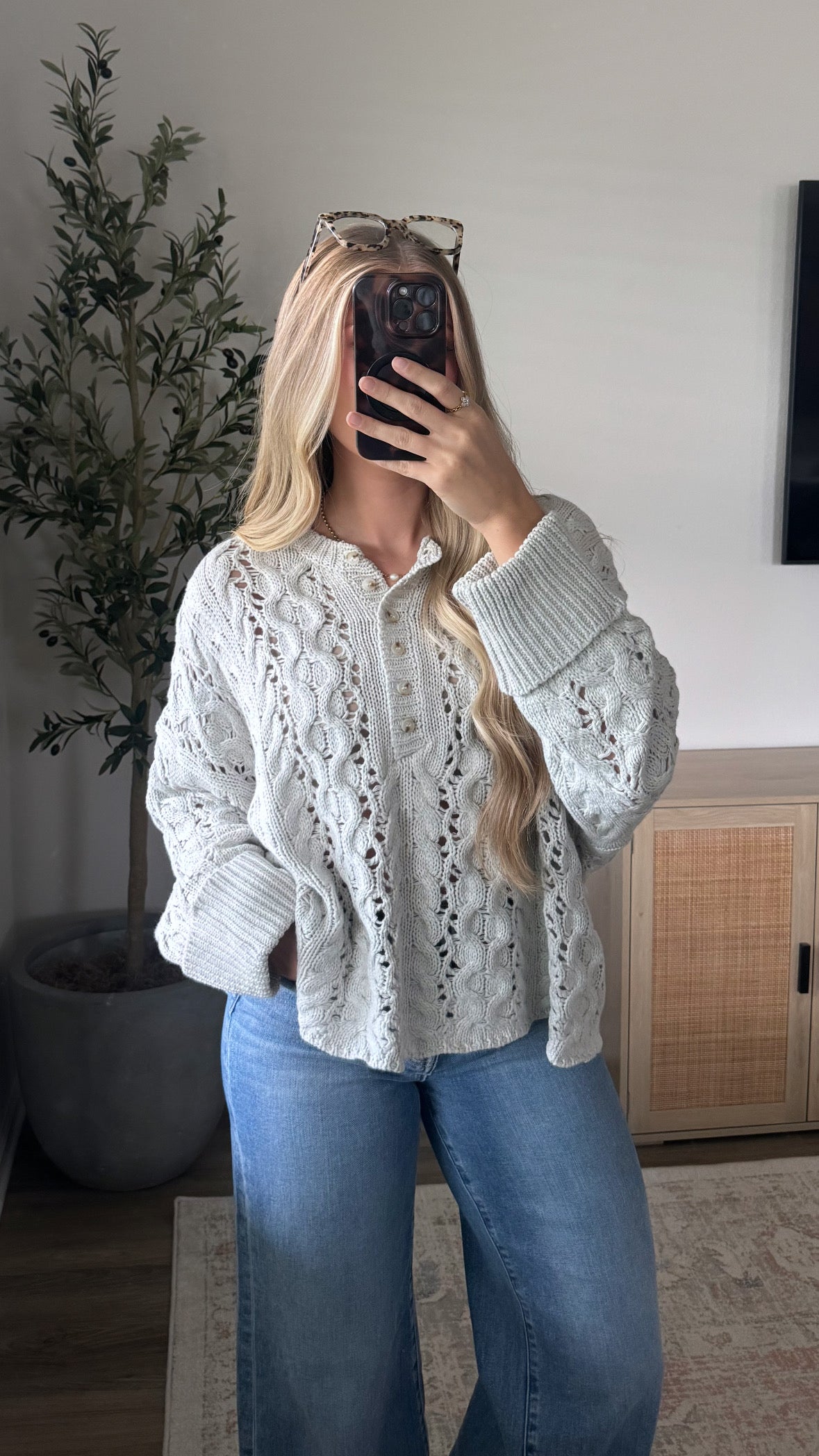 Clara Henley Sweater / Light Grey
