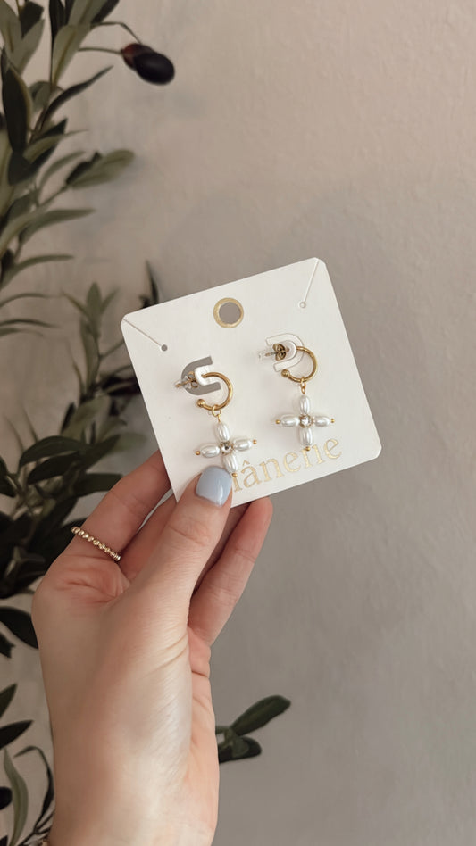Dangle Pearl Earrings / Gold