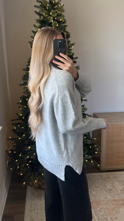 Ribbed Mock Neck Sweater / Grey