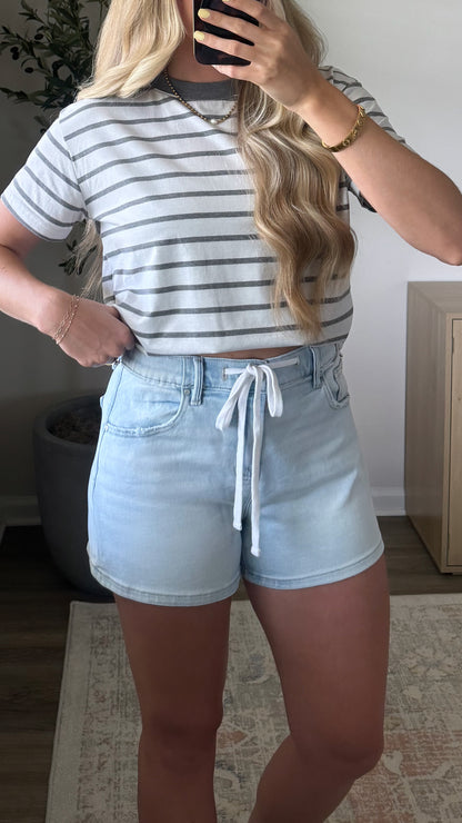 Drawstring Denim Shorts / Light Wash