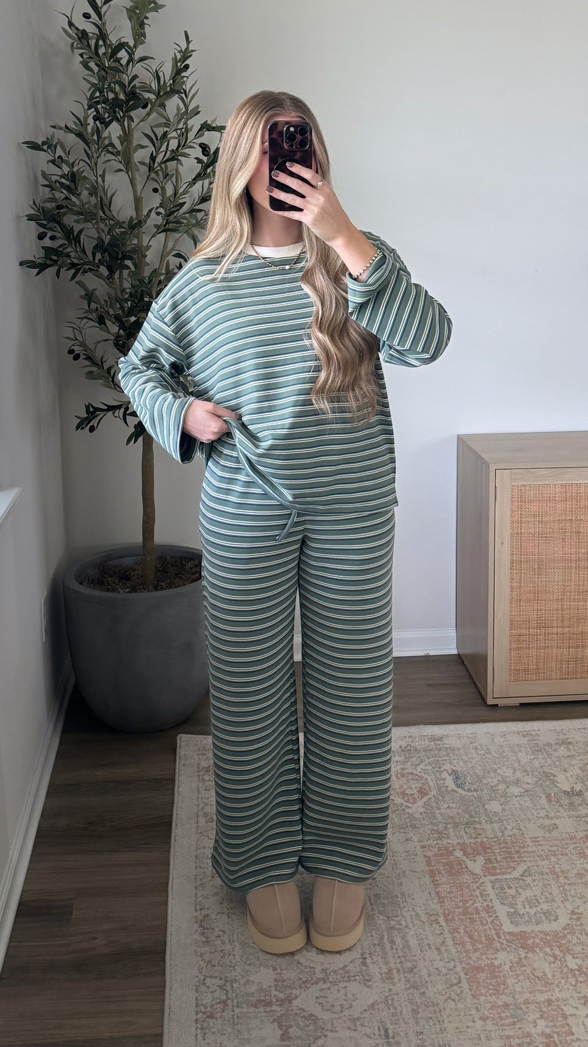 アロマグッズ kae TOPS – KAE Clothing