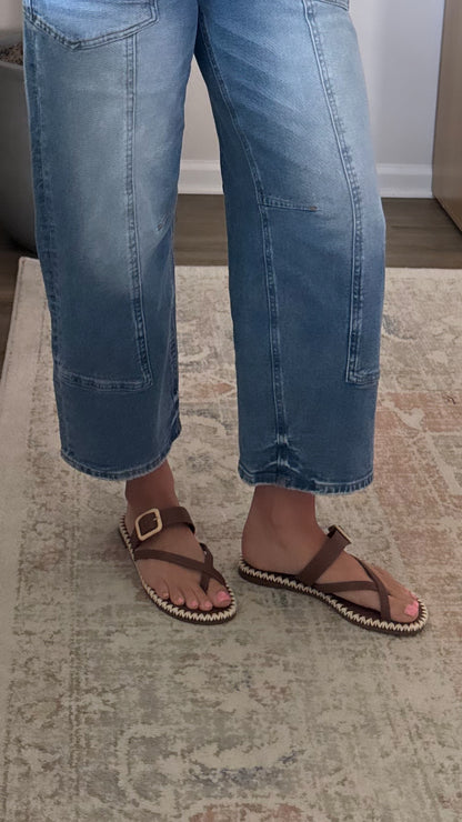 Stitched Sandals / Brown
