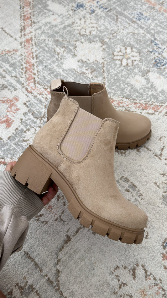 Chelsea Ankle Boot / Tan