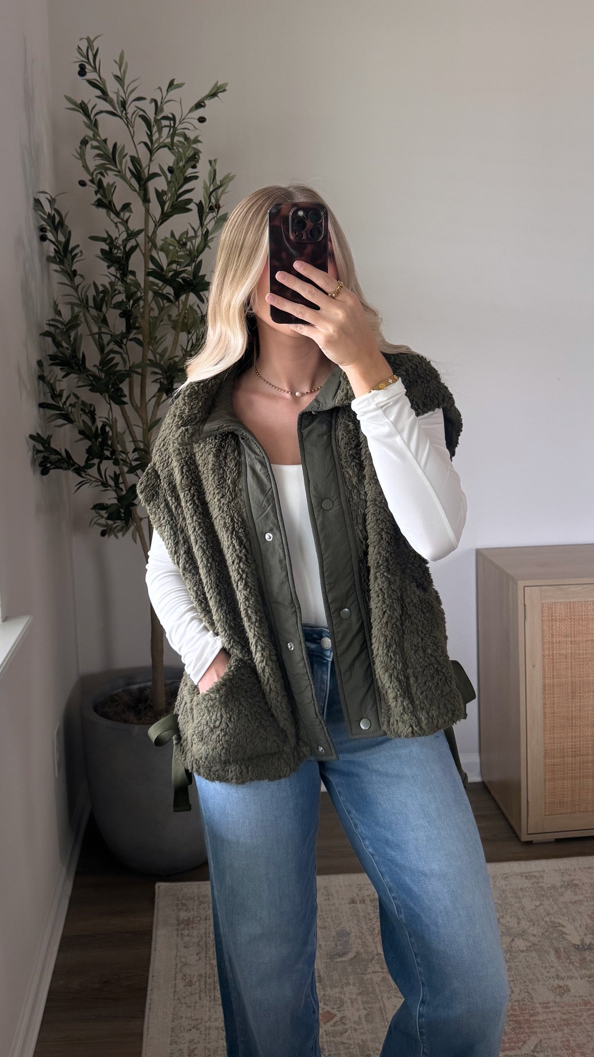 Side Tie Sherpa Vest /  Olive