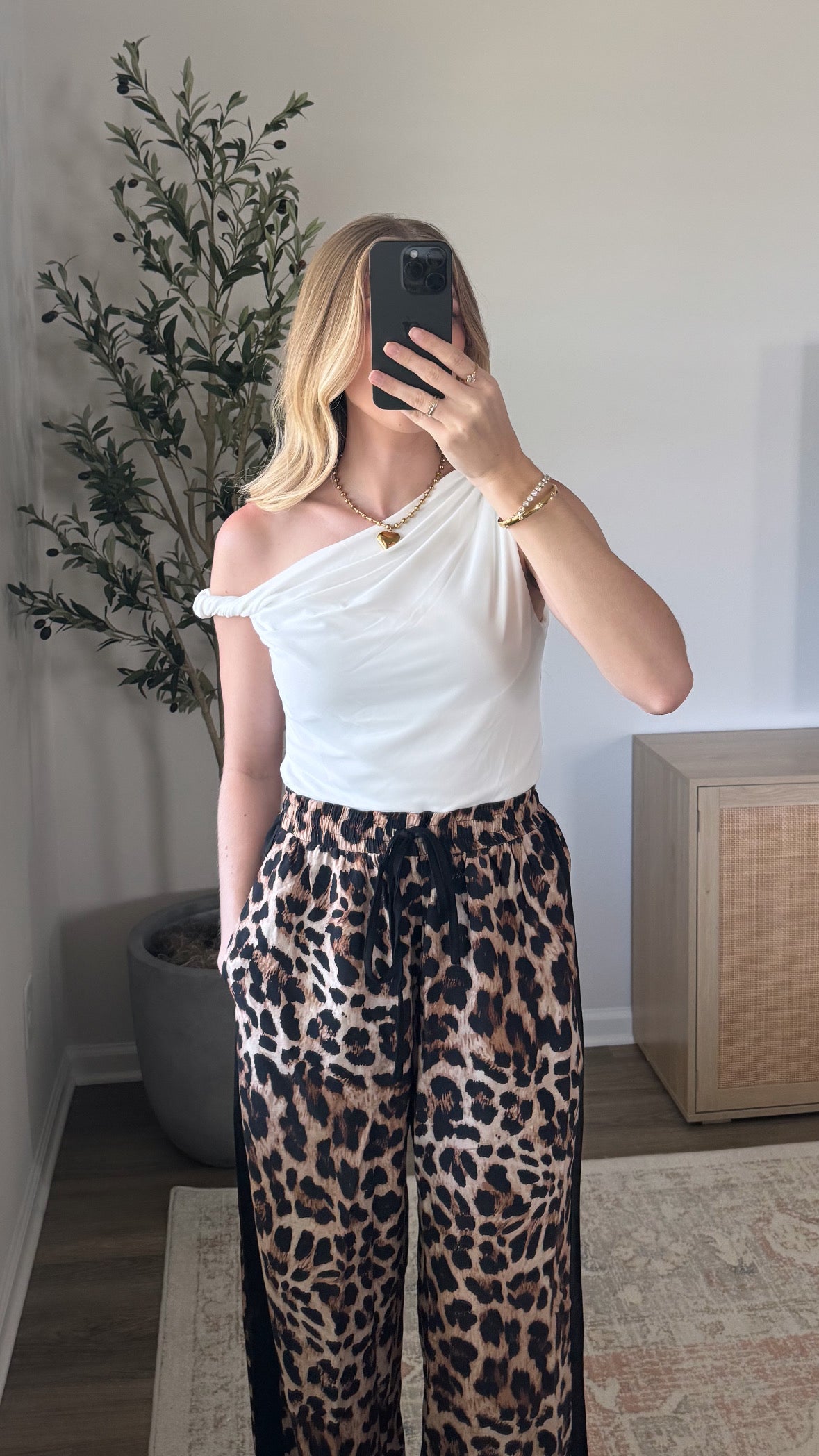 Hanna Asymmetrical Top / White