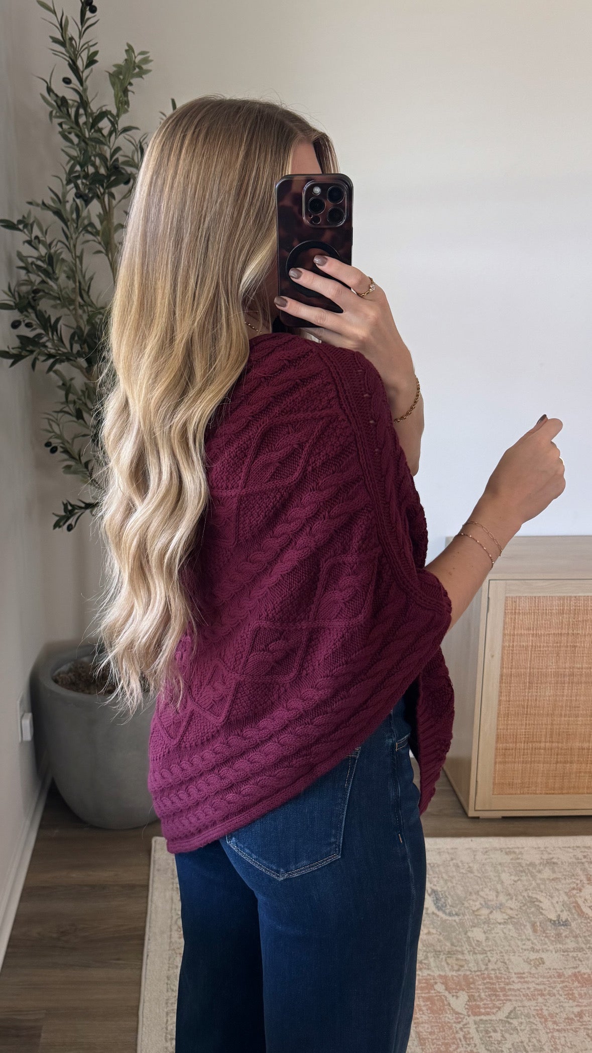 Cable Knit Poncho / Burgundy