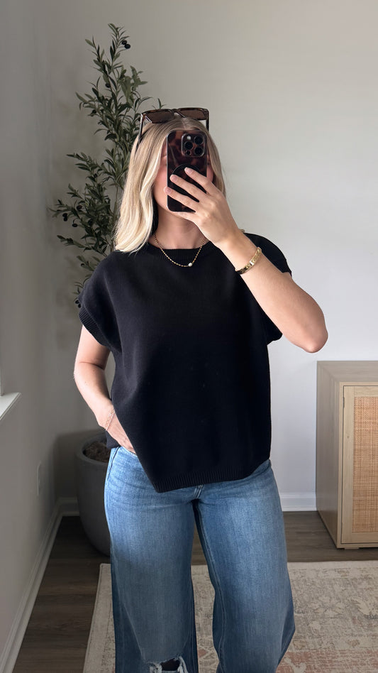 Classic Sweater Vest / Black