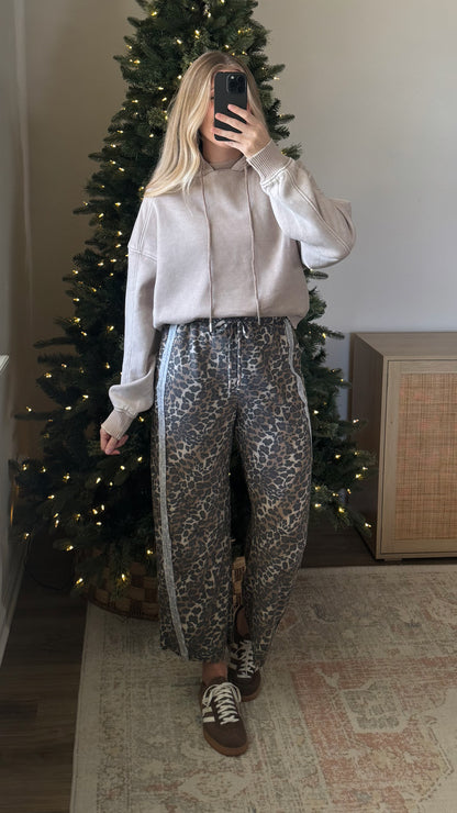 DOORBUSTER - Leopard Barrel Sweatpants