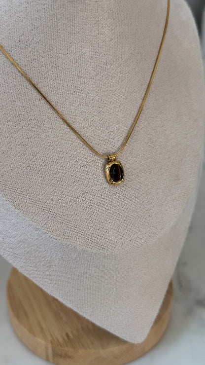 Dainty Stone Necklace / 18k Gold