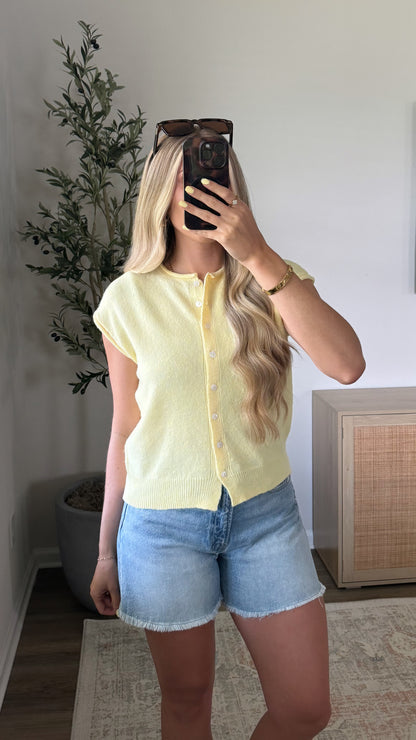 Sleeveless Cardigan / Light Yellow