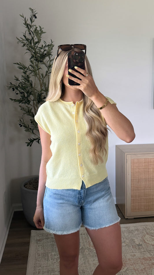 Sleeveless Cardigan / Light Yellow