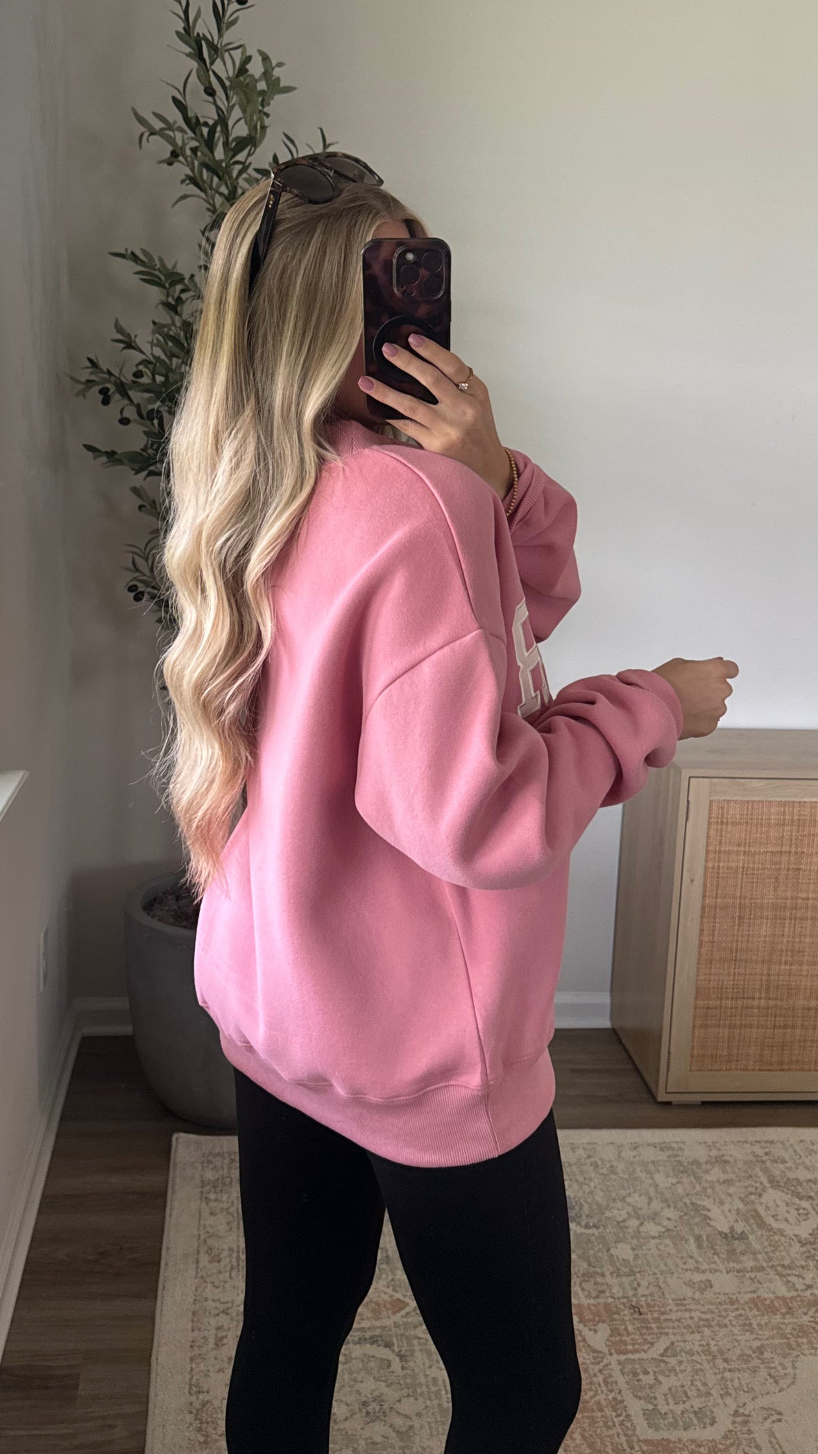 Mother Embroidered Mock Neck Sweatshirt / Pink