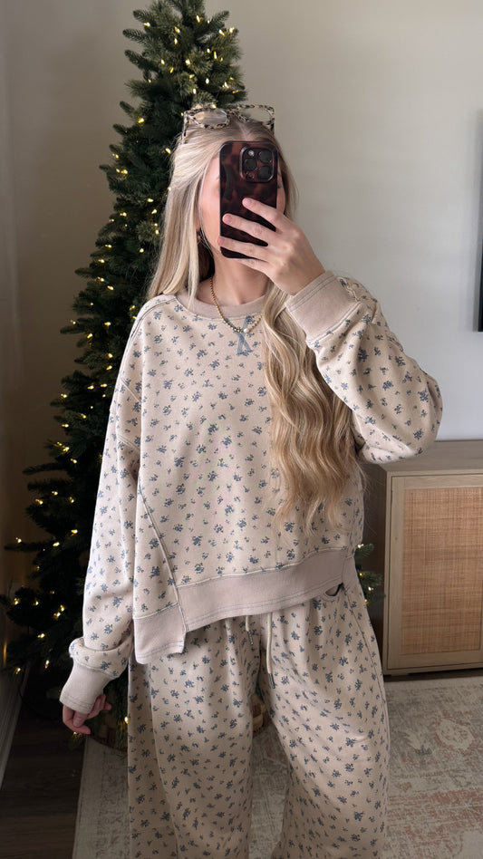 Floral Dreams Pullover / Beige