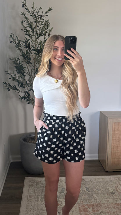 Floral Embroidered Shorts / Black