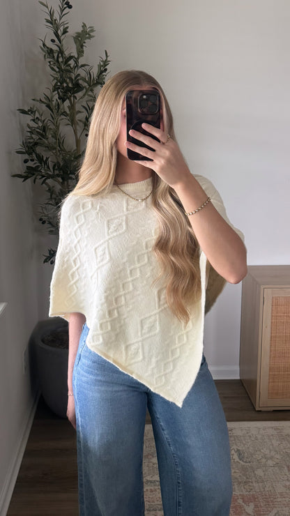Cable Knit Poncho / Cream
