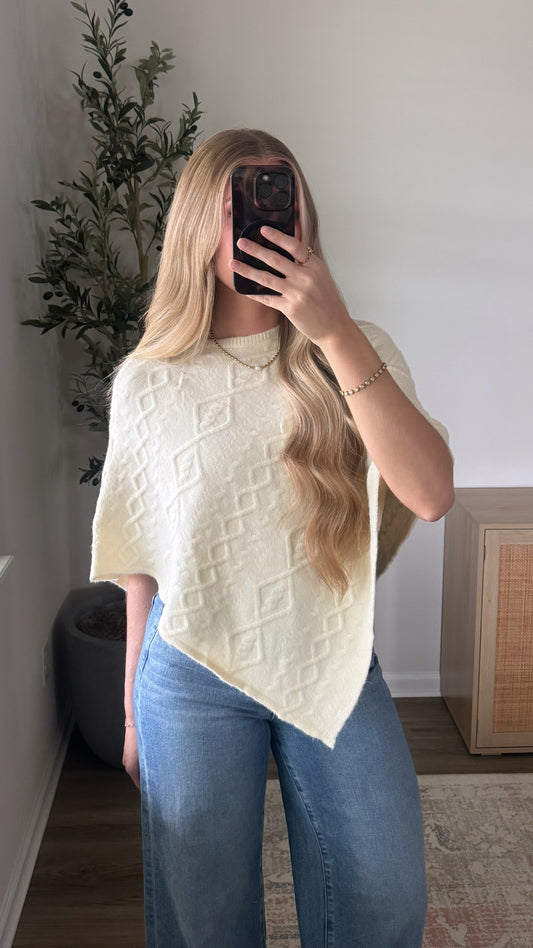 Cable Knit Poncho / Cream