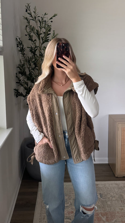 Side Tie Sherpa Vest /  Mocha