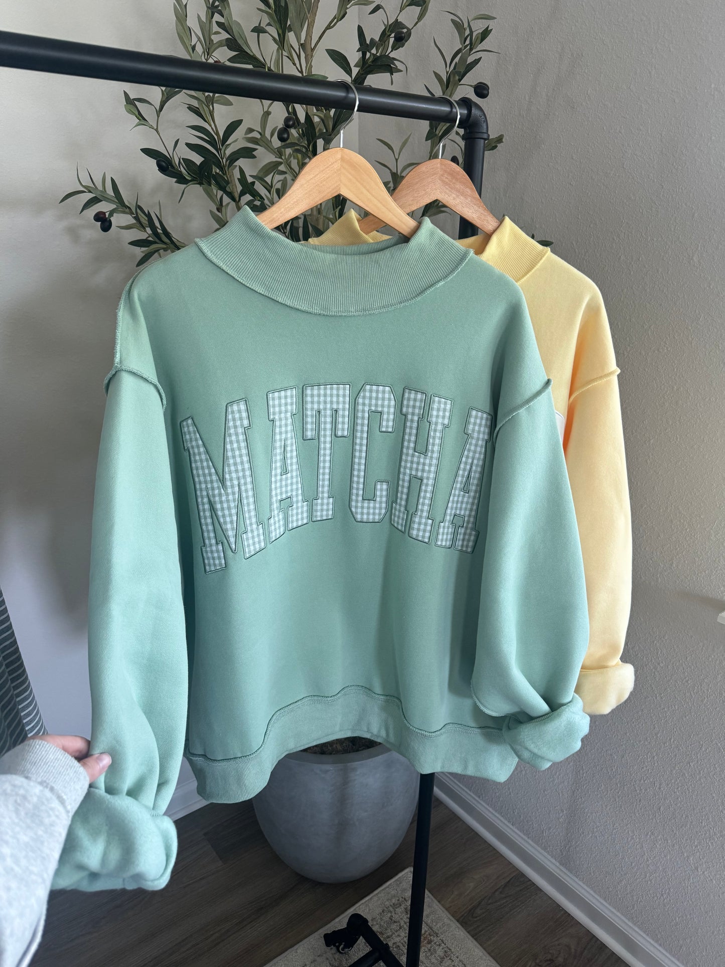 Matcha Embroidered Mock Neck Sweatshirt / Green
