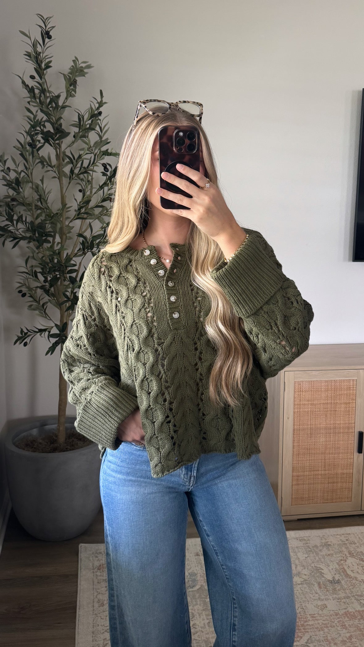 Clara Henley Sweater / Olive
