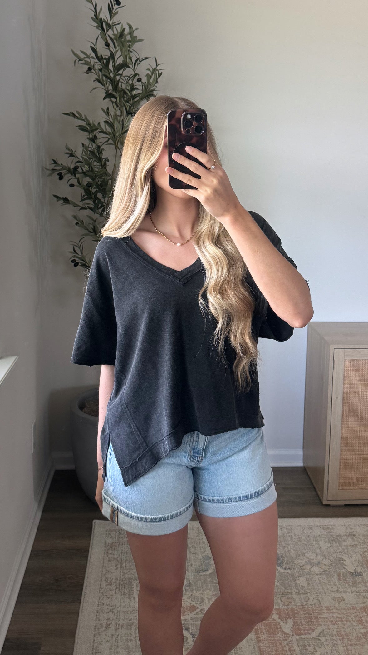 V-Neck Short Sleeve Tee / Black