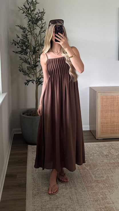 Pleated Midi Dress / Dark Brown
