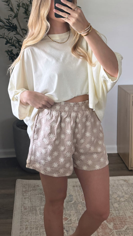 Floral Embroidered Shorts / Sand