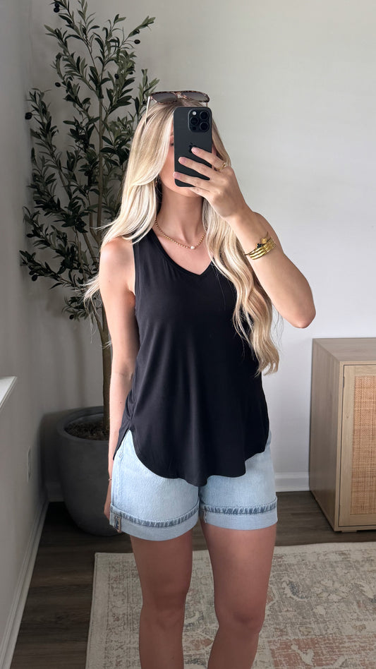 V-Neck Tank Top / Black