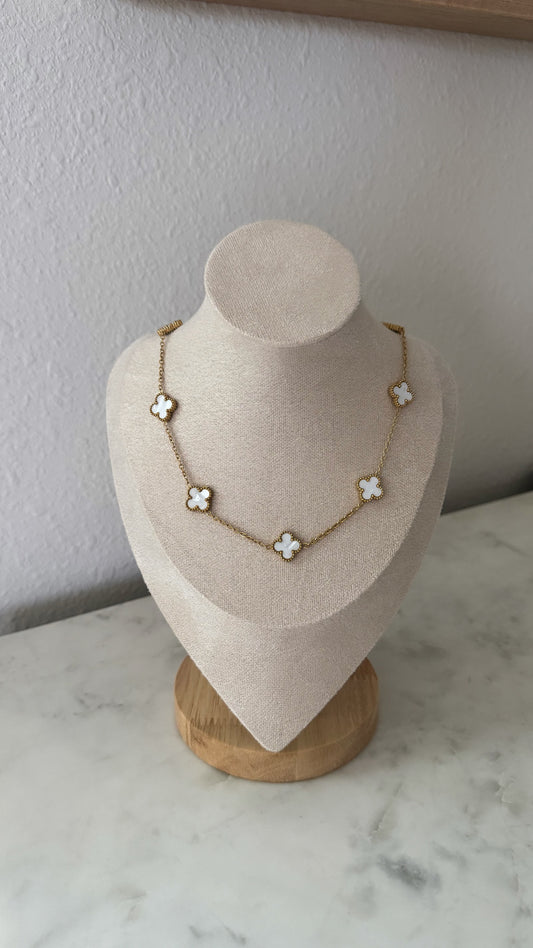 Clover Necklace / White