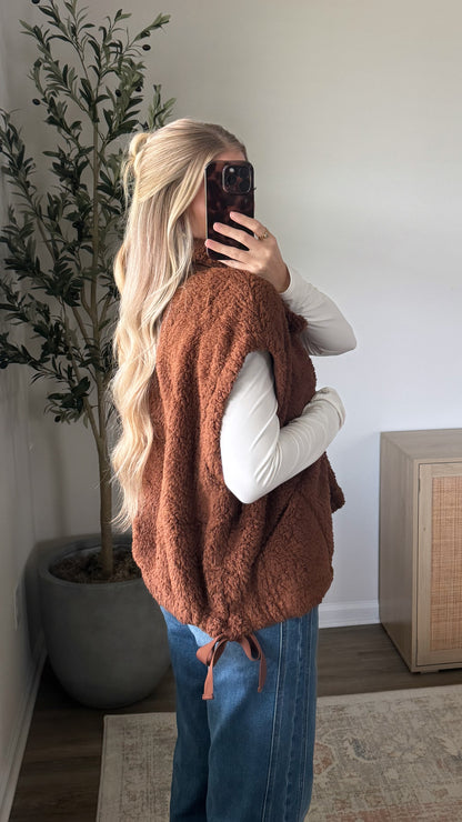 Side Tie Sherpa Vest /  Chestnut