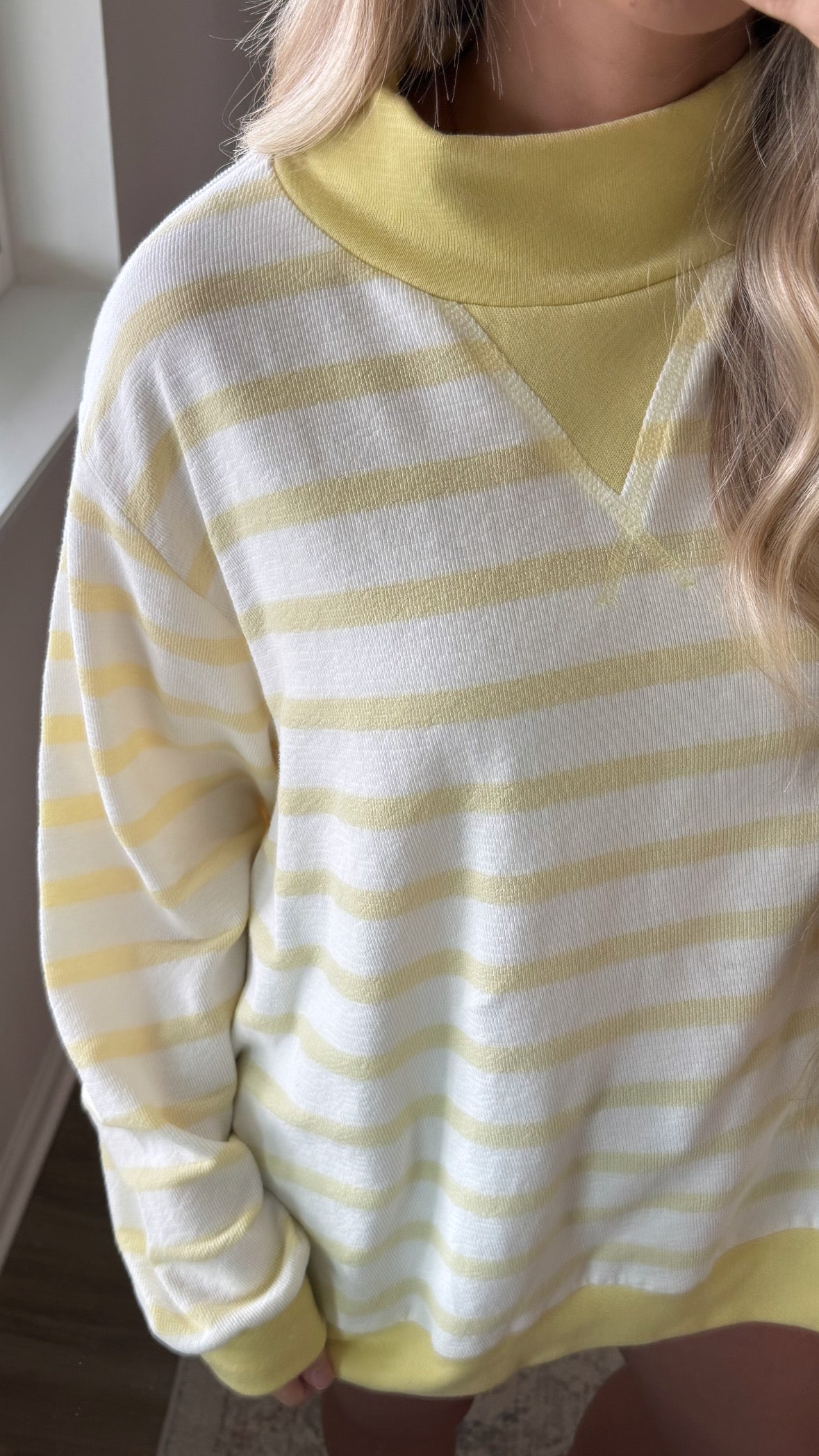 Striped Mock Neck Sweatshirt / Yellow