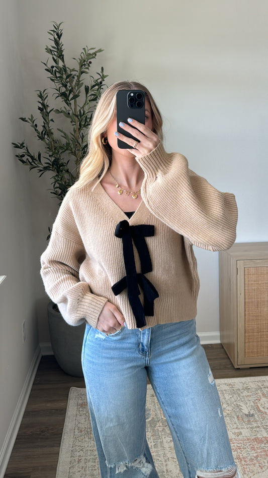 Baylee Bow Sweater / Tan + Black