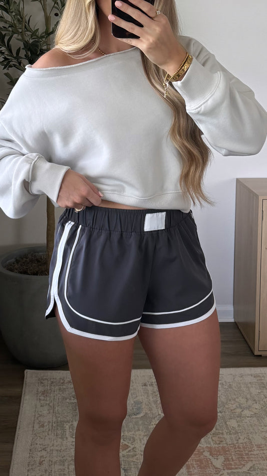 Contrast Active Short / Grey