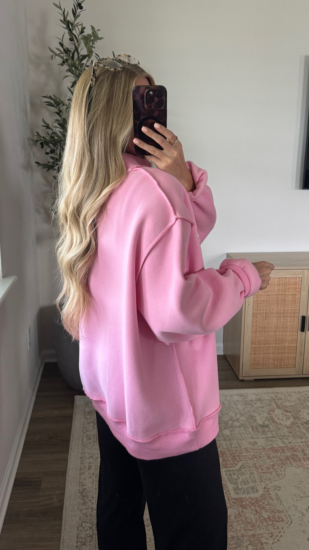 Pilates Embroidered Mock Neck Sweatshirt / Pink
