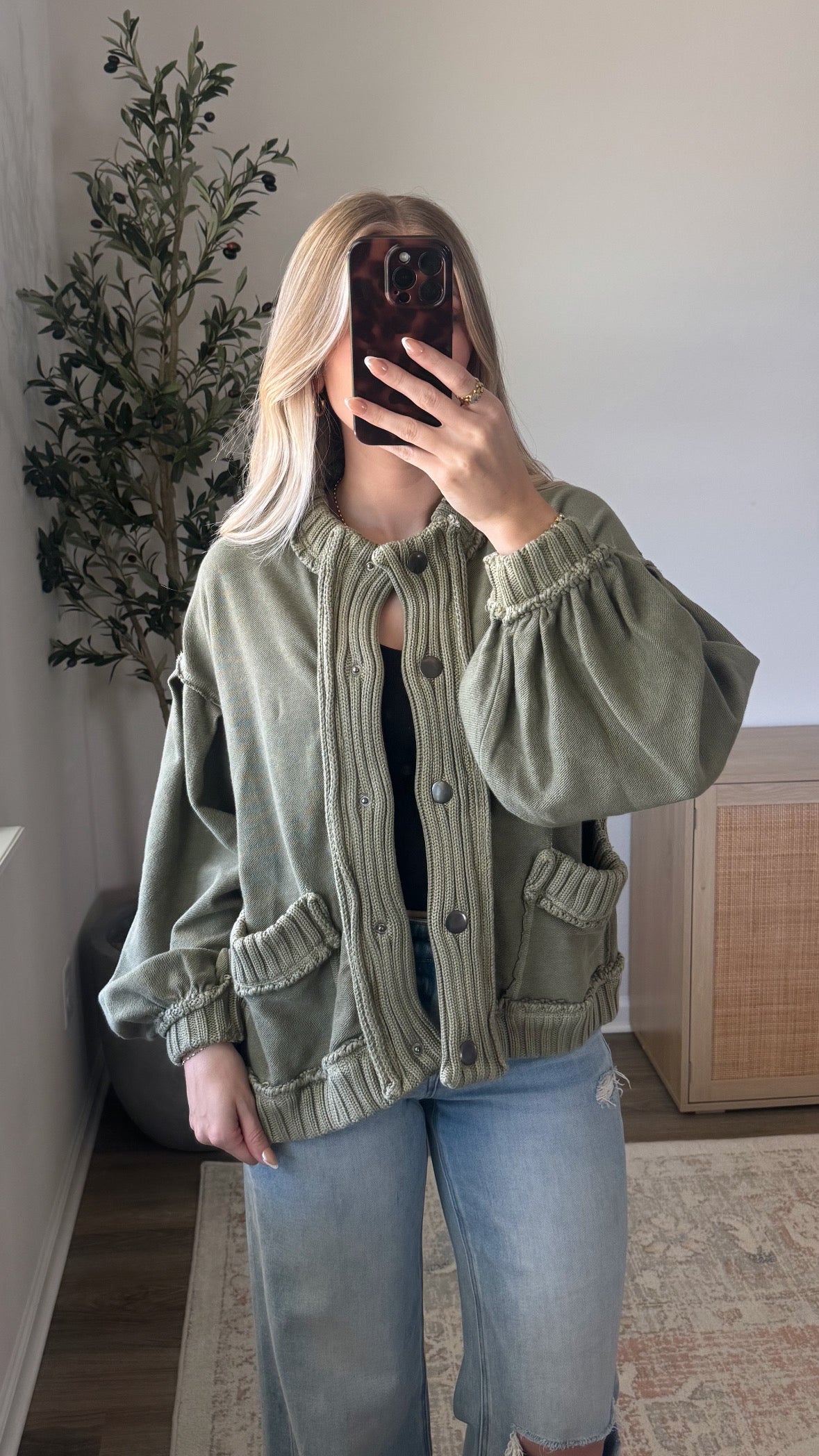 Ella Button Down Cardigan / Olive Green