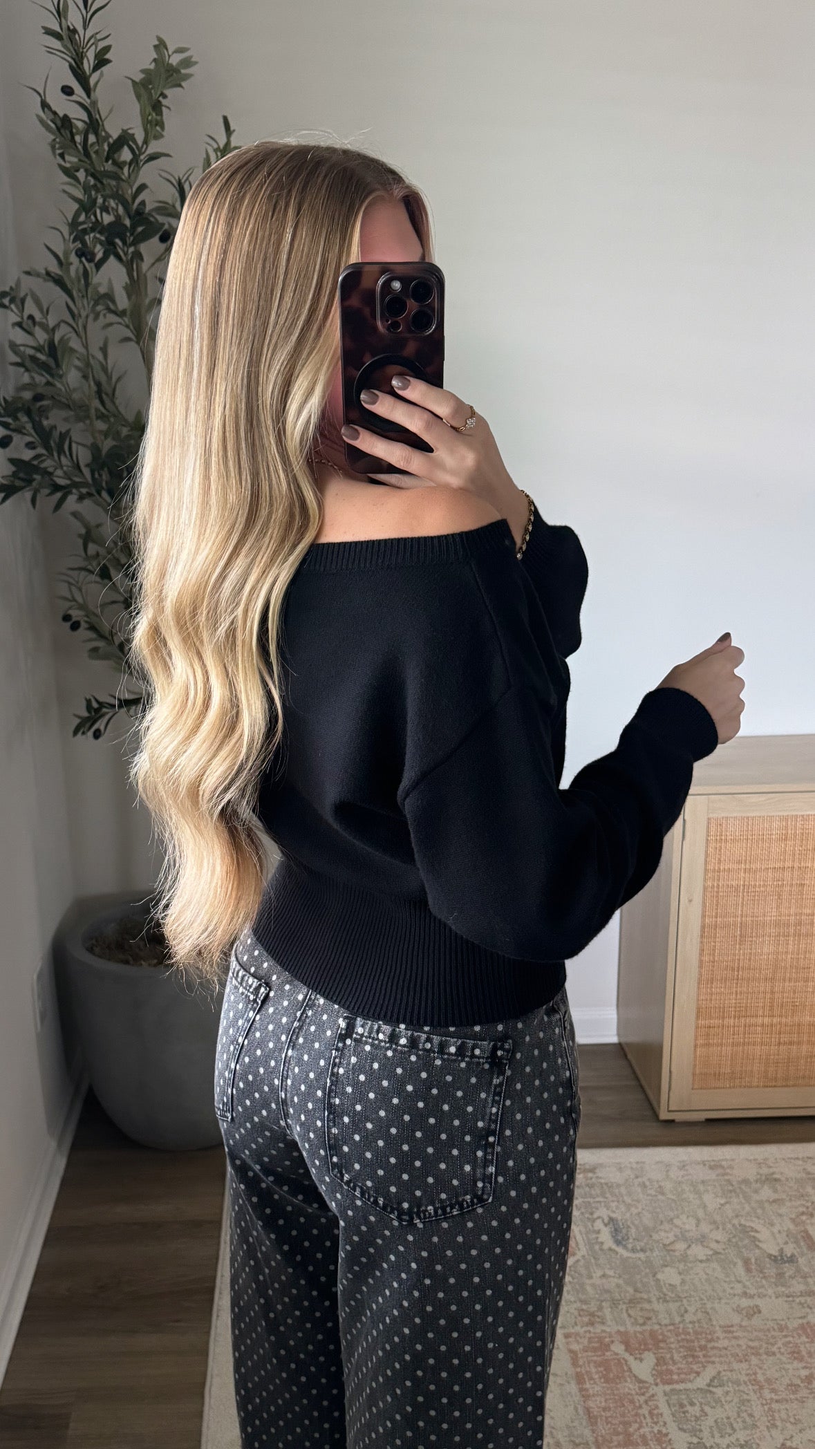 Off Shoulder Knit Top / Black