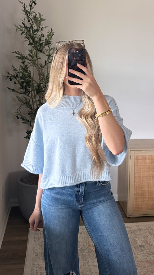 Daisy Short Sleeve Sweater / Light Blue