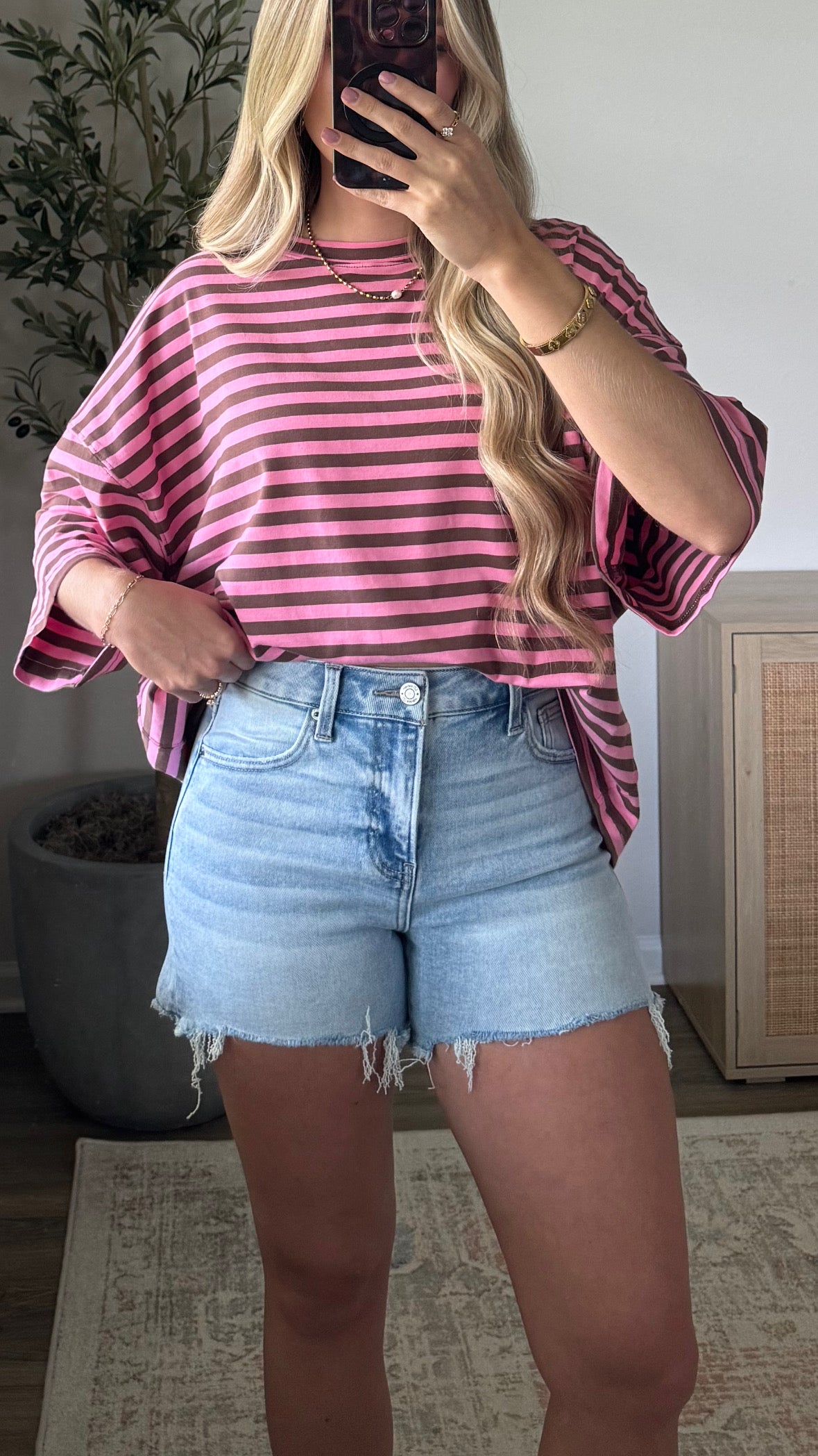 Classic Cutoff Denim Shorts / Lightwash