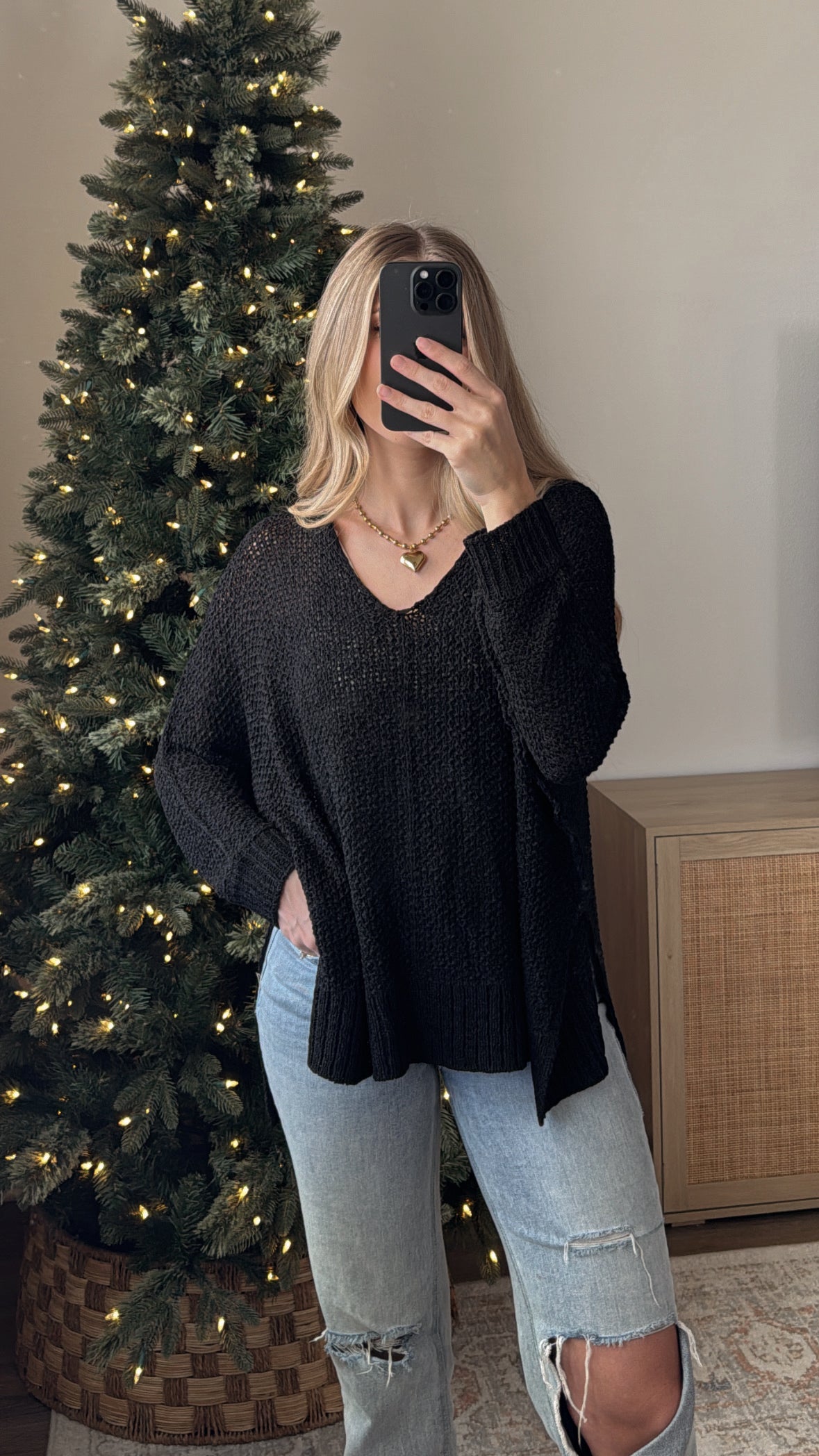 Jayla V-Neck Sweater / Black