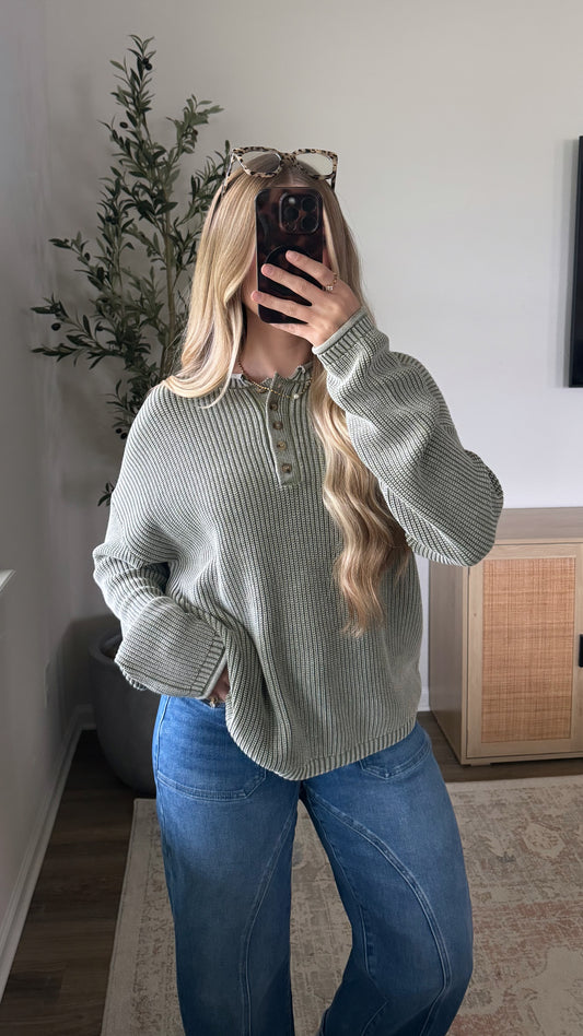 Ribbed Striped Henley Sweater / Light Green