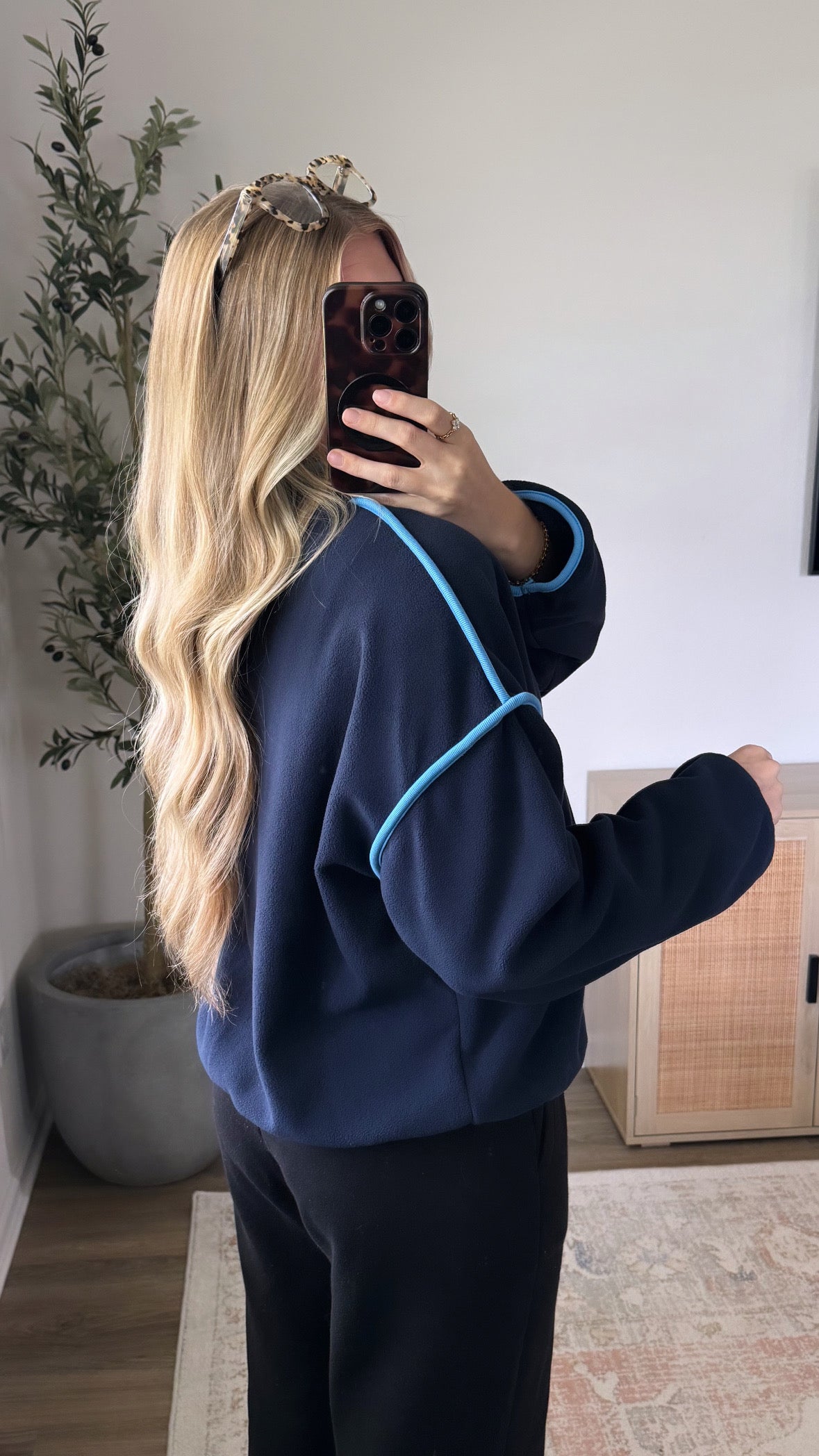Contrast Fleece Pullover / Navy + Blue