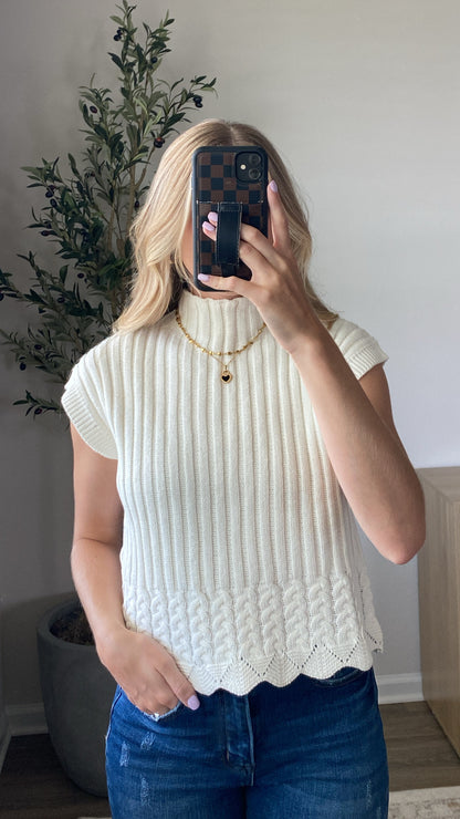 Scalloped Sweater Vest / Ivory