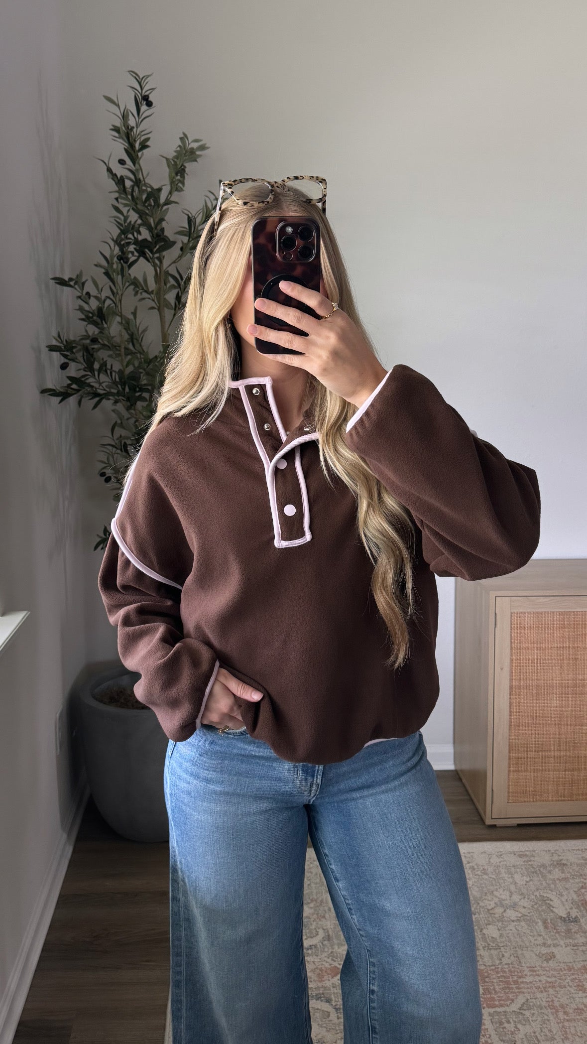 Contrast Fleece Pullover / Brown + Pink