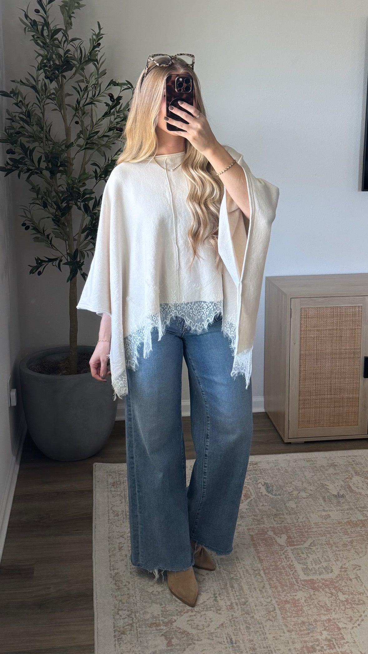 Lace Hem Poncho / Ivory
