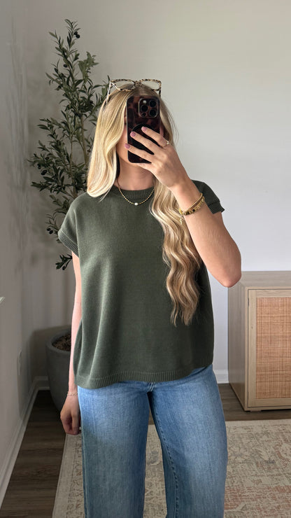 Classic Sweater Vest / Dark Green