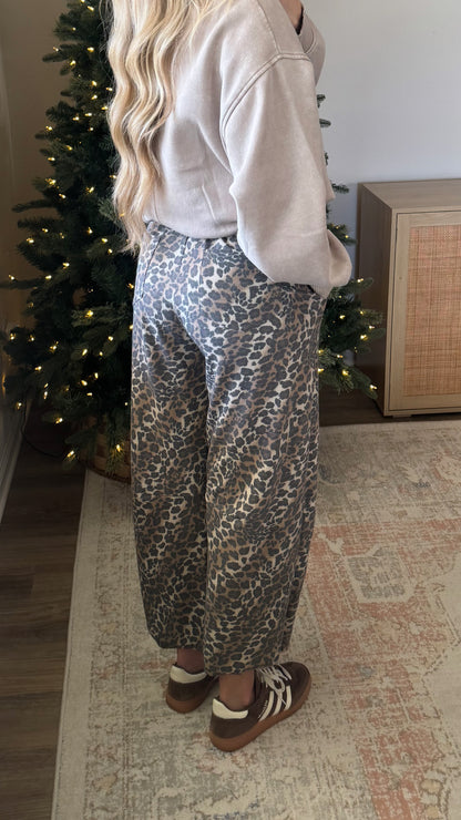 DOORBUSTER - Leopard Barrel Sweatpants