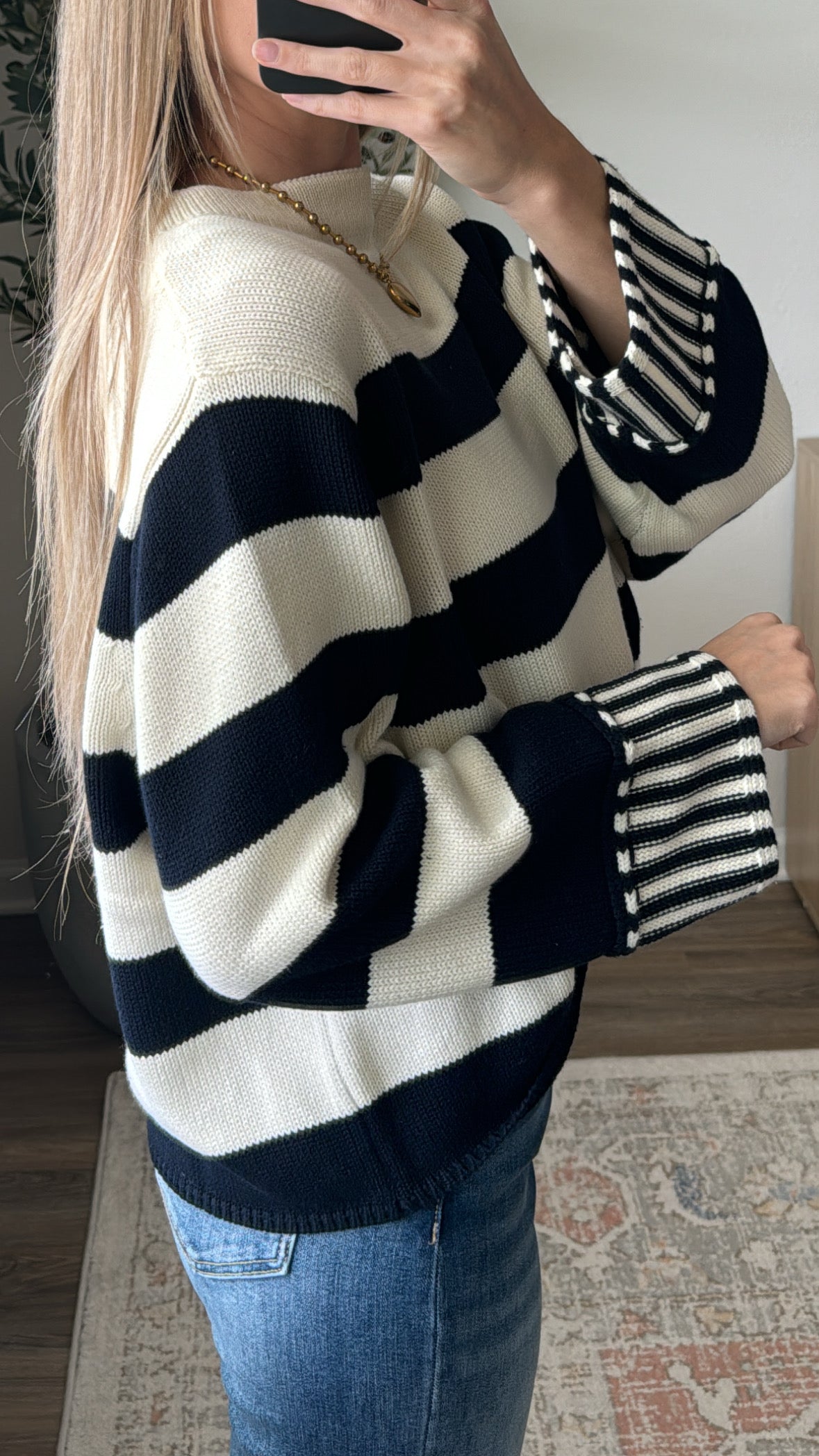 Classic Striped Sweater / Navy Black