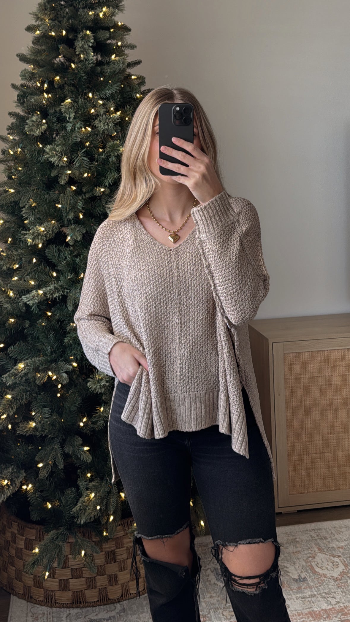 Jayla V-Neck Sweater / Tan