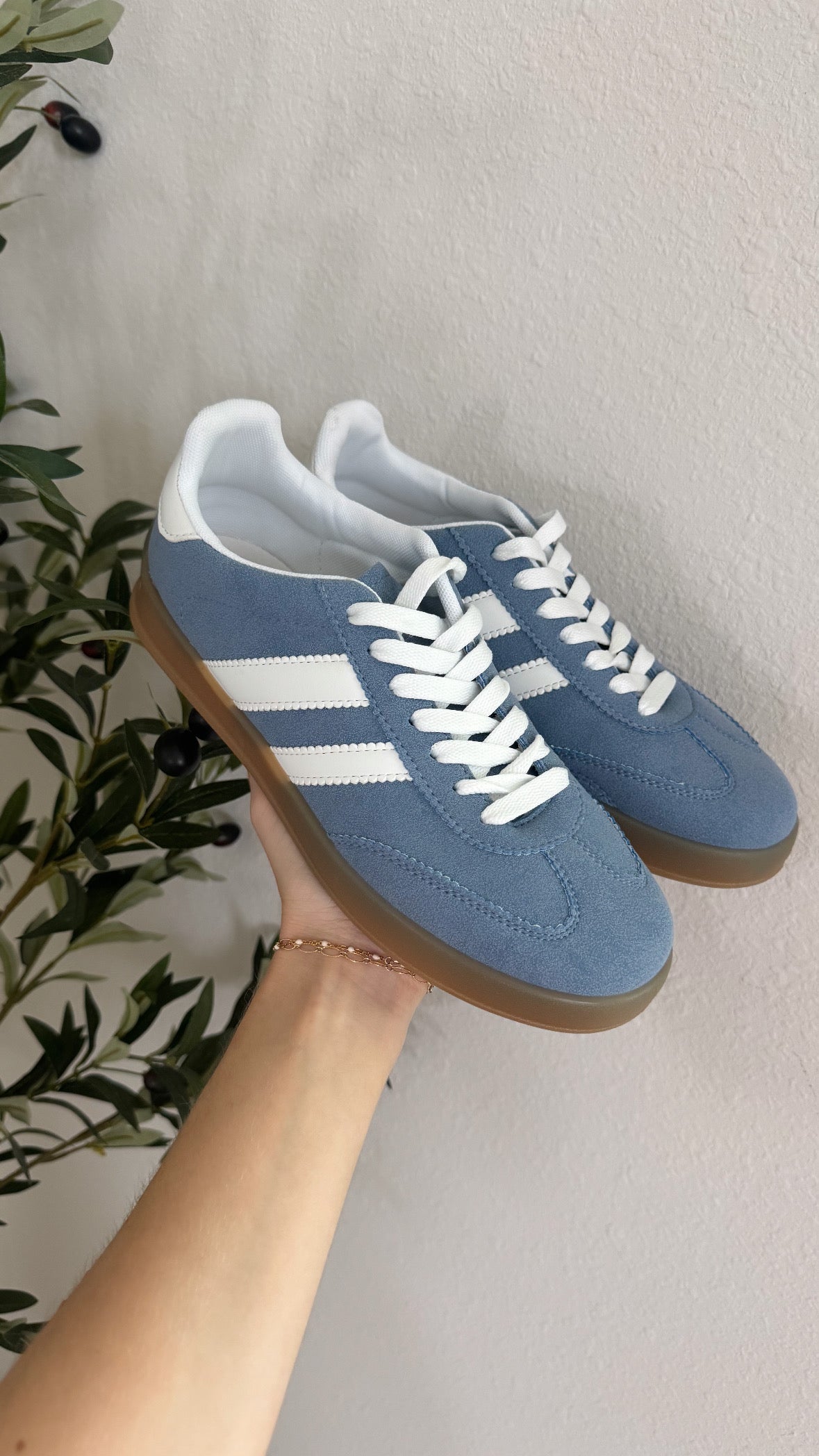 Mia Sneakers / Blue + White