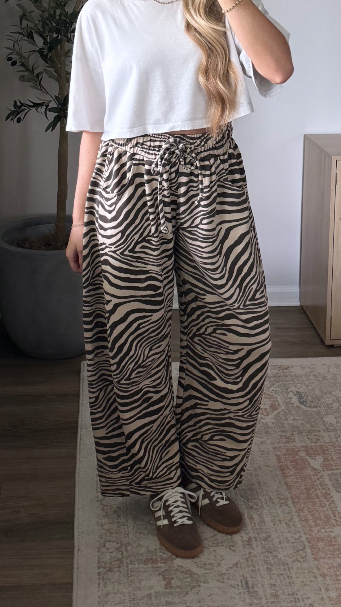 Oversized Barrel Sweats / Zebra